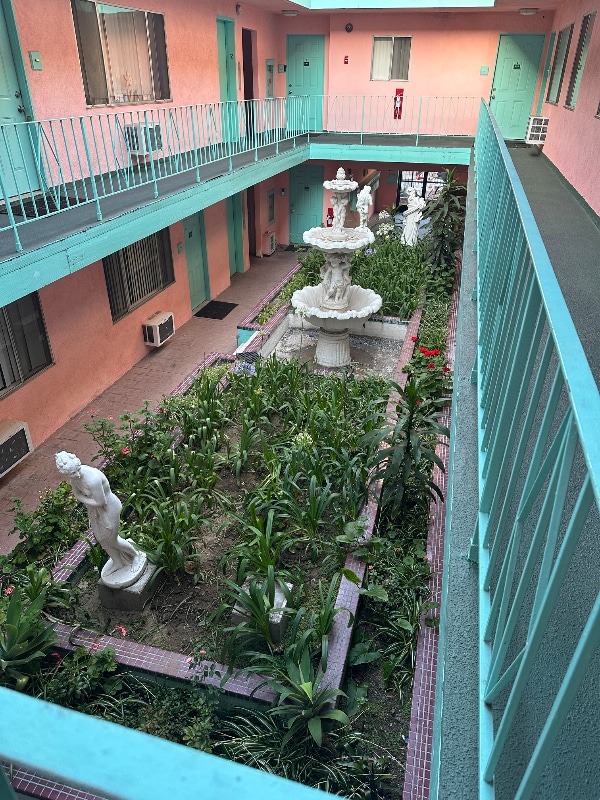 Photo - 701 S Oxford Ave Apartment