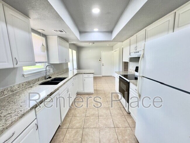 Foto del edificio - 1400 N Ironwood Pl