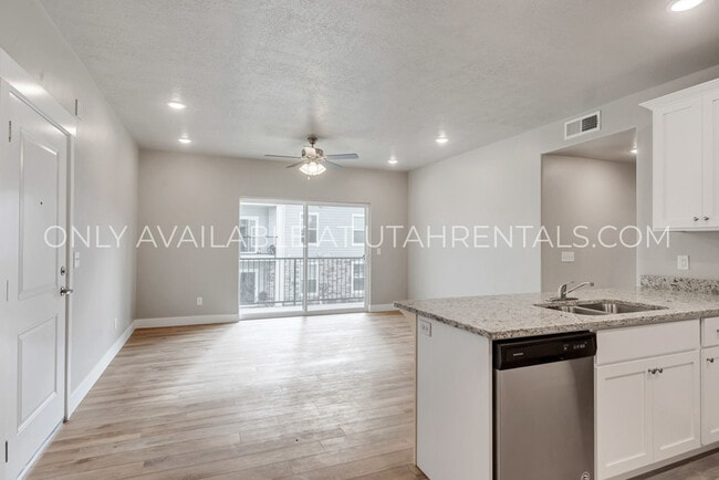 Building Photo - 1128 S 820 E