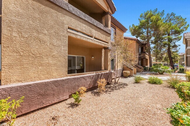 Foto del edificio - 6164 Pine Villa Ave