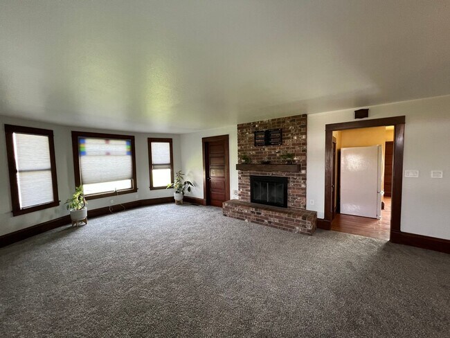 Building Photo - Quincy Country Gem! Rent Reduced
