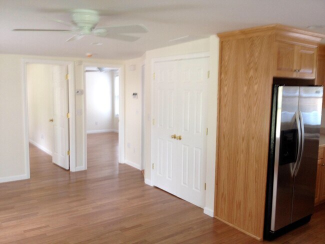 Building Photo - 104 Waterview Dr
