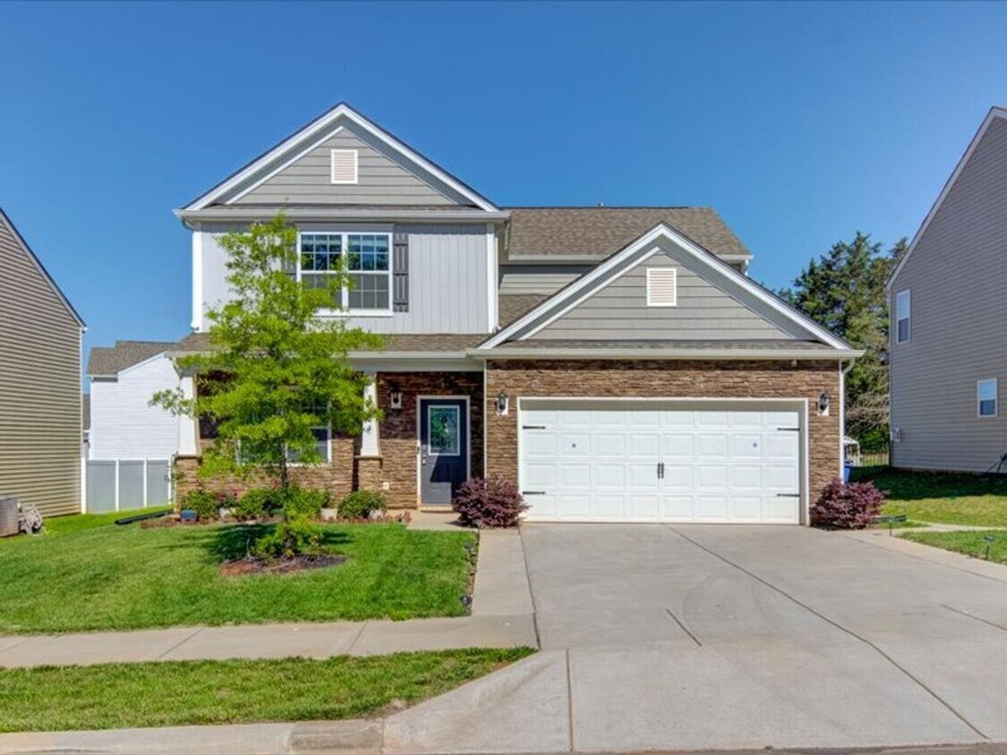 Primary Photo - Beautiful 4 Bed, 3.5 Bath Rental with Gran...