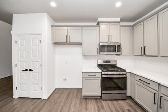 Building Photo - 7321 Hinsdale Dr