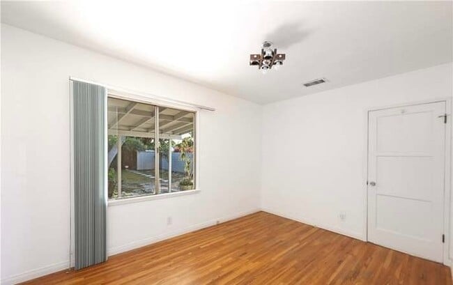 Foto del edificio - 12619 Eastbrook Ave