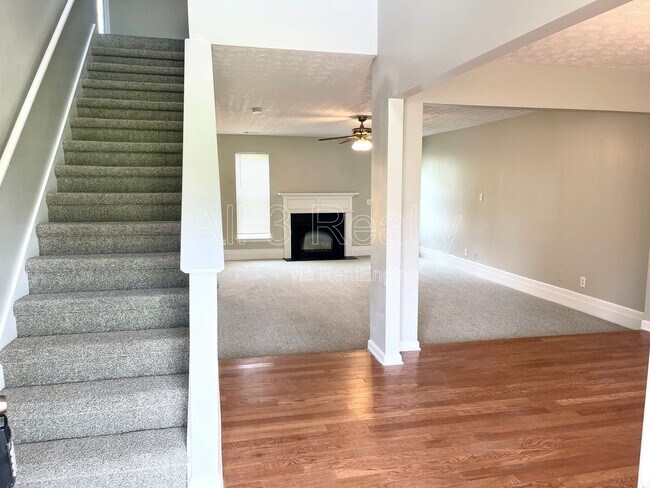 Foto del edificio - 225 Forrest Ln