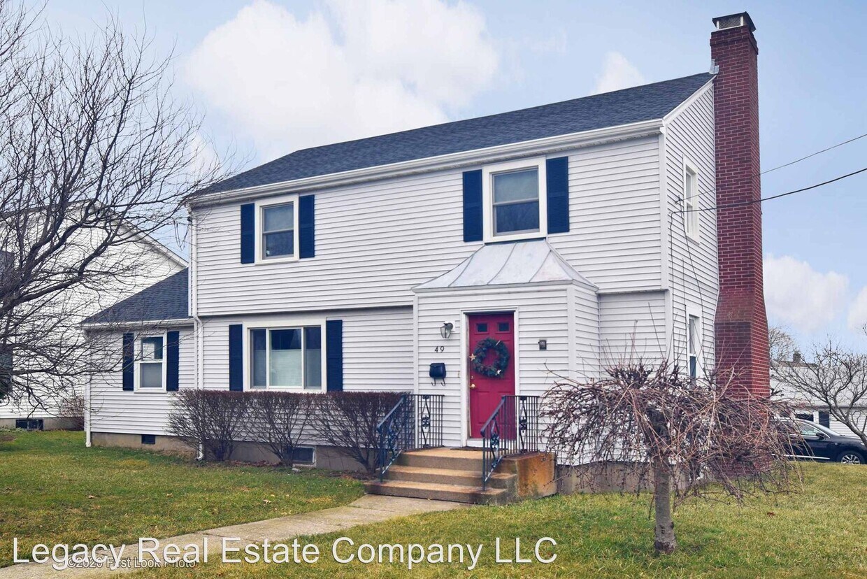 Primary Photo - 4 br, 2 bath House - 49 Maple Avenue