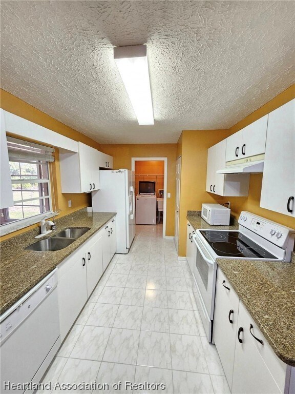 Foto del edificio - 5808 Twisted Oaks Dr