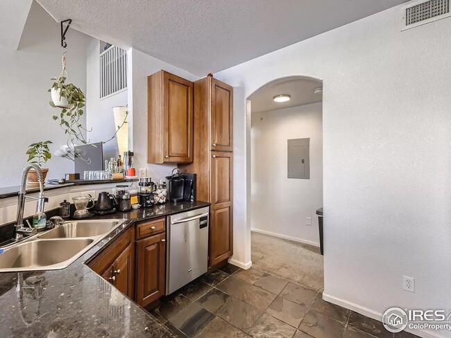 Kitchen - 3035 Blue Sky Cir