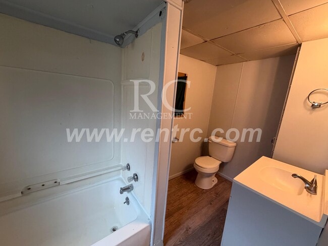Building Photo - 410 Grant-