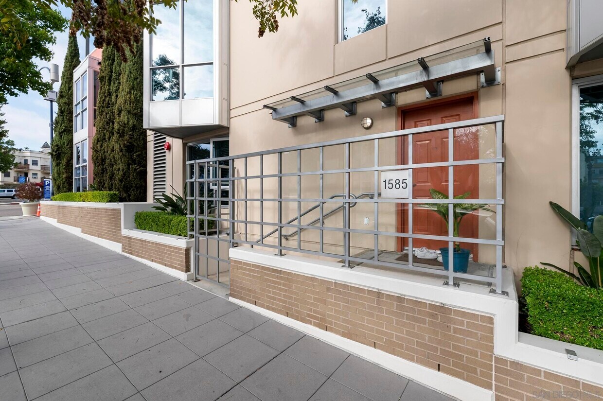Foto principal - 1585 State St