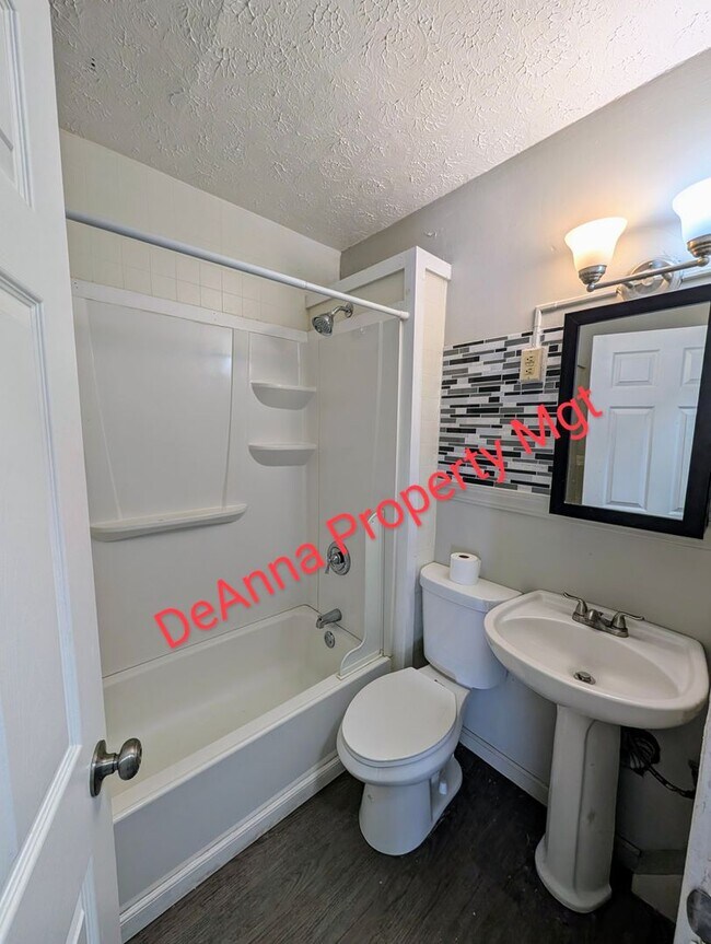 Foto del edificio - 10415-10415 Bernard Ave