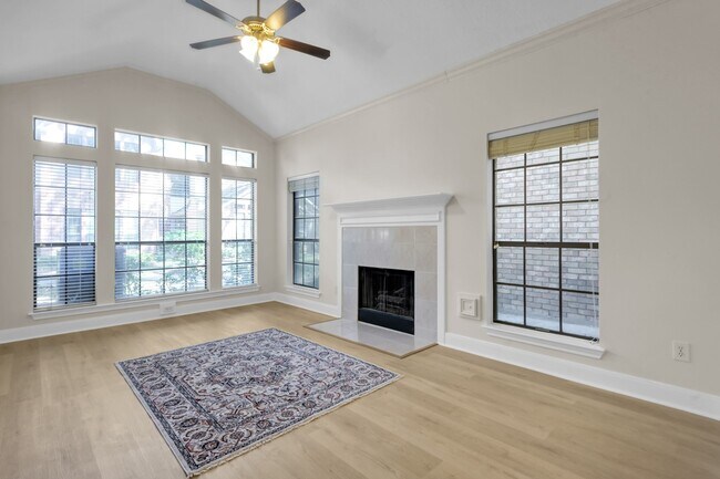 Foto del edificio - 16415 N Eldridge Pkwy
