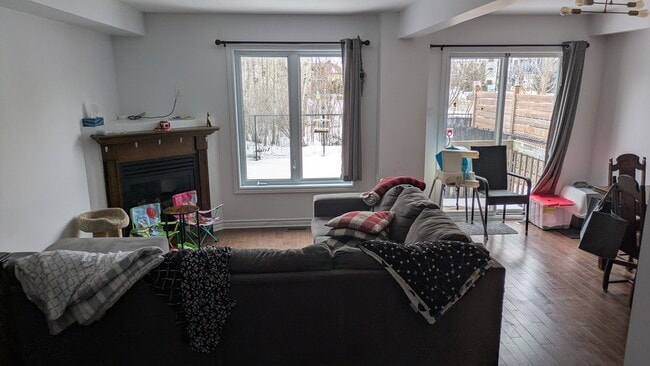 Building Photo - Spacious 3-Bedroom Townhouse for Rent – Plateau, Gatineau