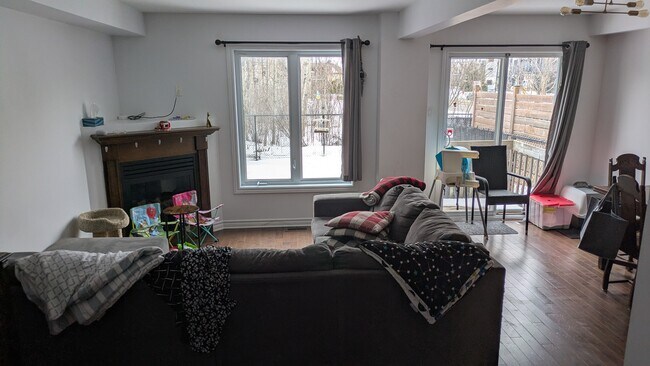 Photo du bâtiment - Spacious 3-Bedroom Townhouse for Rent – Plateau, Gatineau