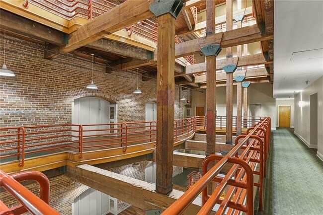 Foto del edificio - 1107 S Peters Street Unit 325