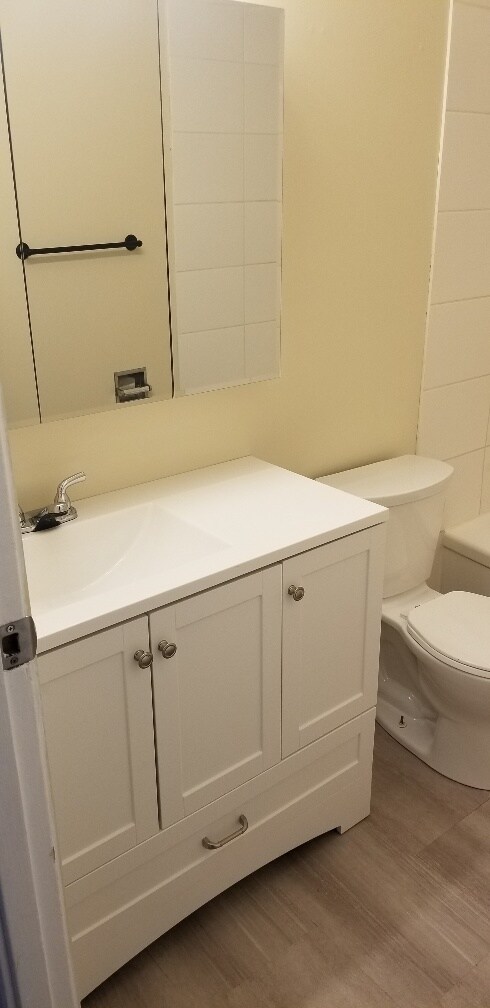 Photo du bâtiment - 3 Bed 1.5 Bath Unit in Edmonton, AB