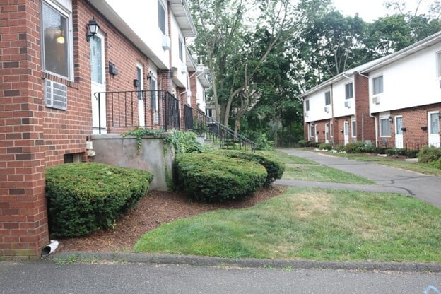 Main Entrance - 550 Prospect St