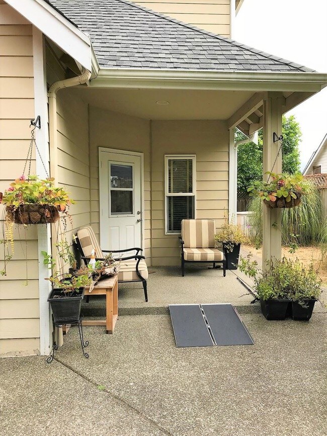 Building Photo - 3 br, 2.5 bath House - 1264 Cameo Court