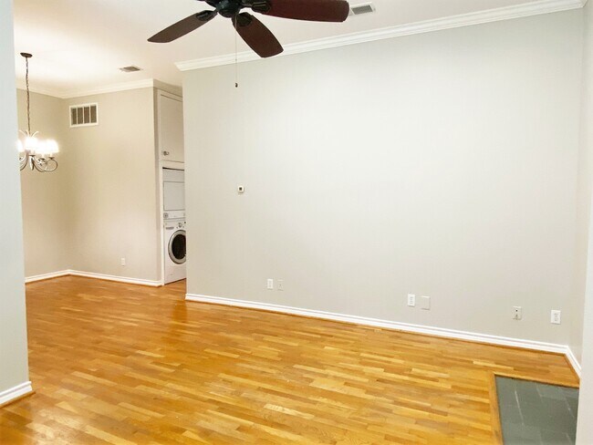 Foto del edificio - 4106 Newton Ave