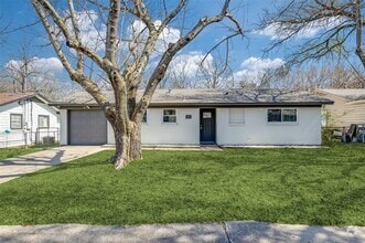 Building Photo - 2117 Duke Dr