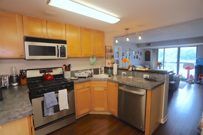 Building Photo - 759 2nd St