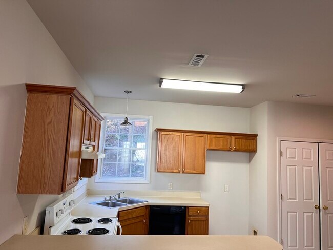 Building Photo - 9117 Belaire St