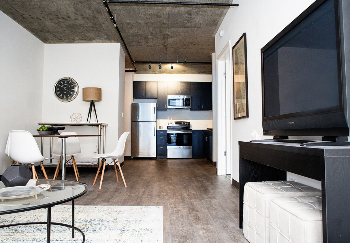 Foto principal - 3231 N Clark St