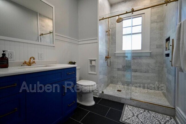Foto del edificio - 1435 Heath St