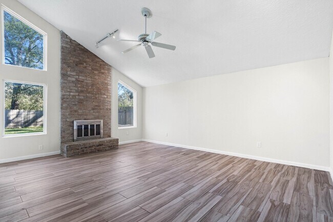 Foto del edificio - 4510 Hidden Springs Dr