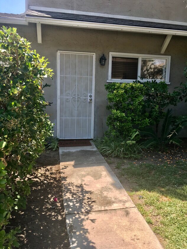 Primary Photo - 4560 Simpson Ave