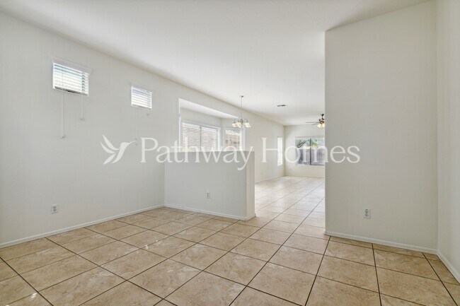 Building Photo - 15046 N 172nd Ln