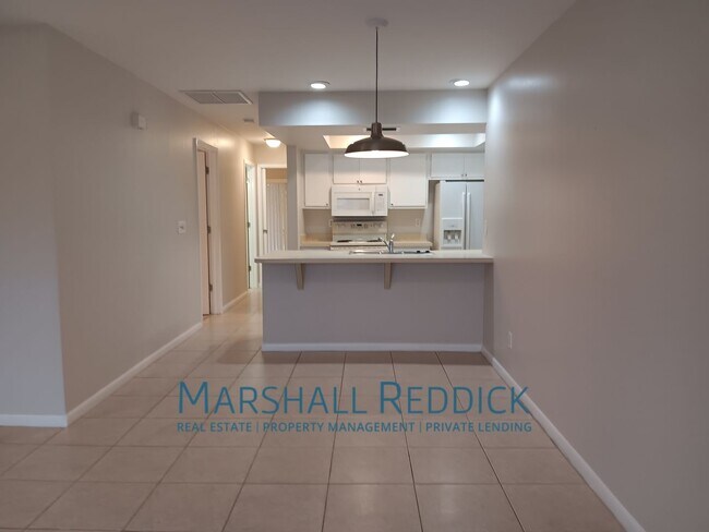 Building Photo - 3 bedroom 2 bath 1 car garage duplex