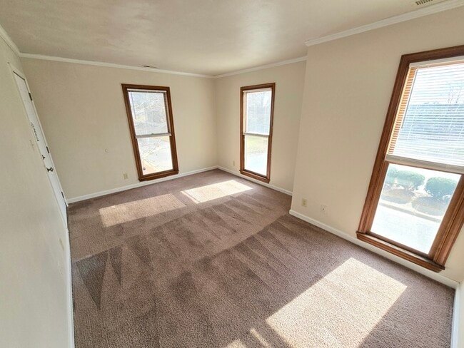 Photo - 2-STORY CONDO IN HEART OF PORTSMOUTH! 2 BED/2 BATH!