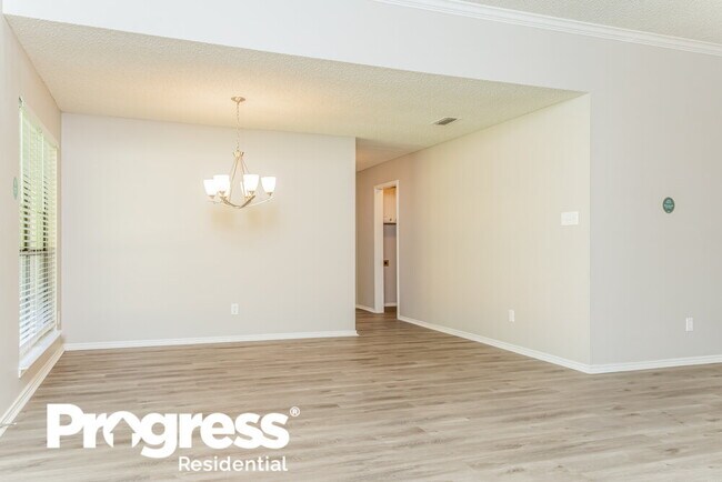 Foto del edificio - 1025 Meadow Creek Dr