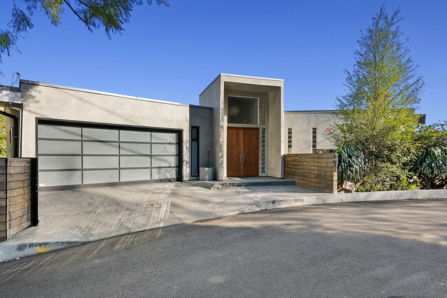 Building Photo - 8634 Franklin Ave