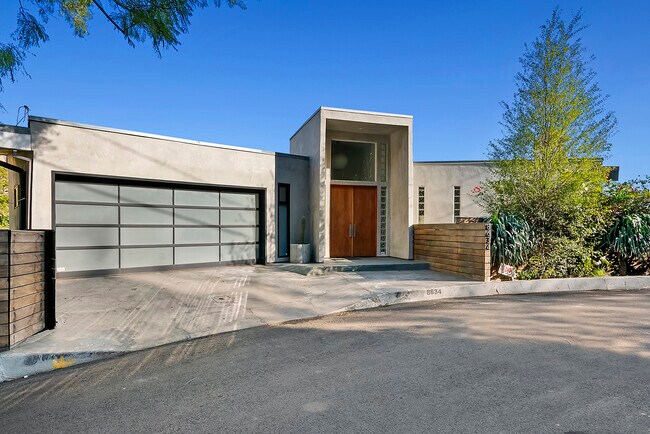 Foto del edificio - 8634 Franklin Ave