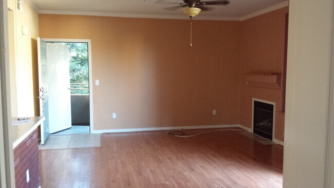 Foto del edificio - 5201 Laguna Oaks Dr