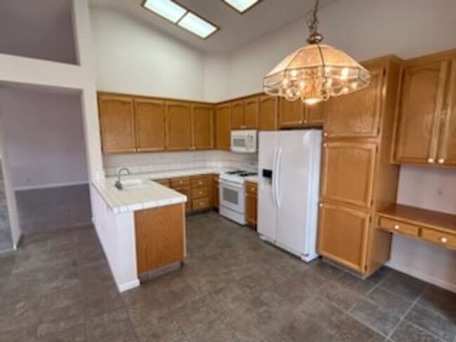 Building Photo - **SHOWING FRIDAY 4/10 @ 11:30 am-12:30pm & SATURDAY 4/11 @ 11am-12pm**