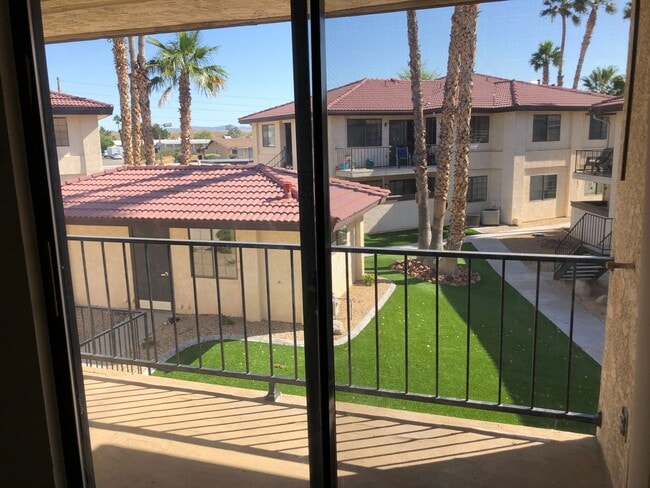 Building Photo - 2 BR Condo in gated community with many ut...