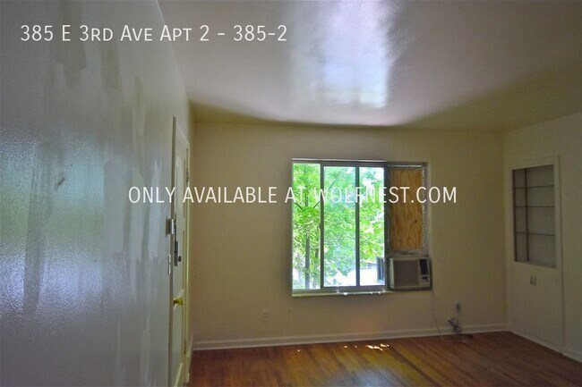 Building Photo - Fabulous 2 Bed Avenues Unit! No Deposit Op...
