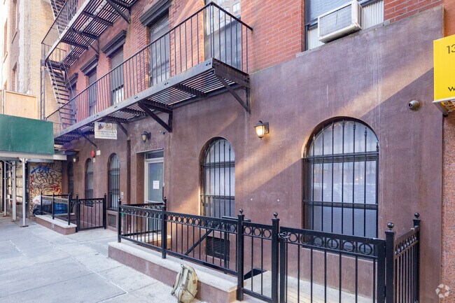 Building Photo - 138-140 E 31st St