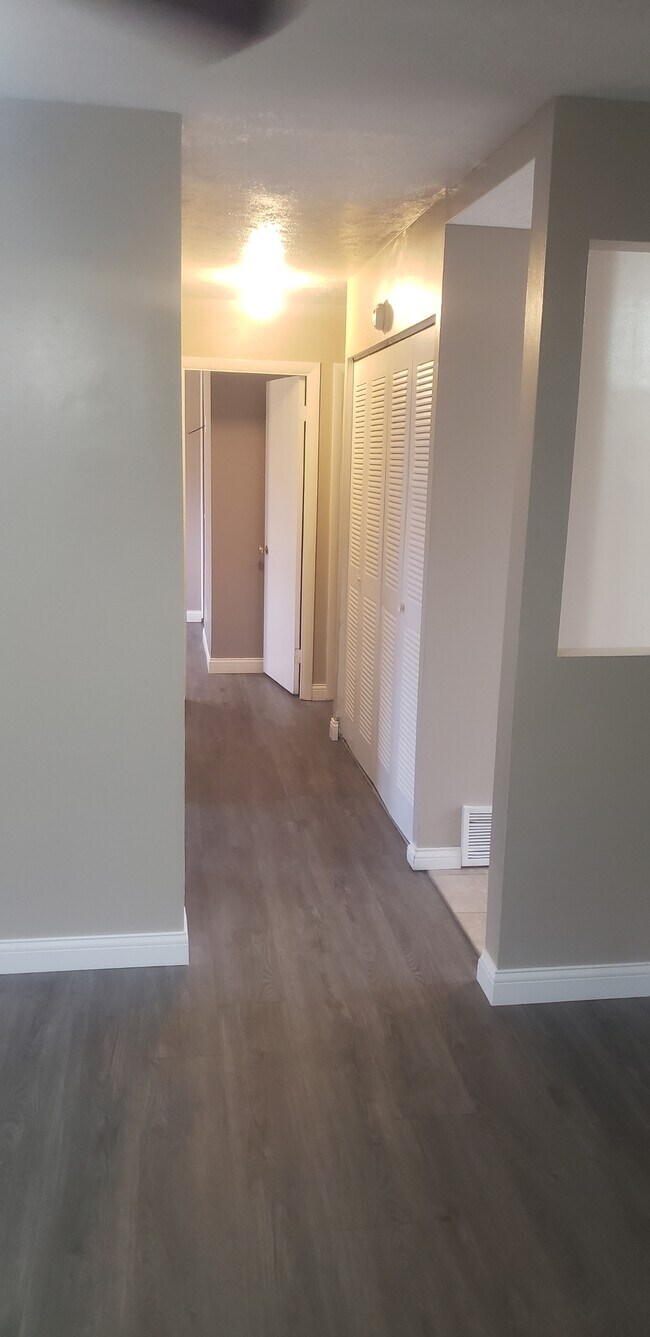 Building Photo - 4608 Aral Dr