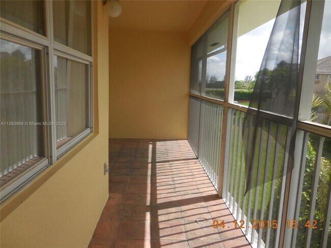 Building Photo - 2282 SE 27th Dr