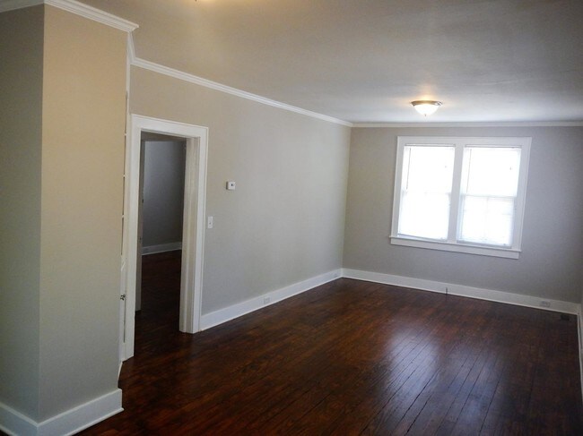 Sala de estar - 1521 Poinsettia Rd