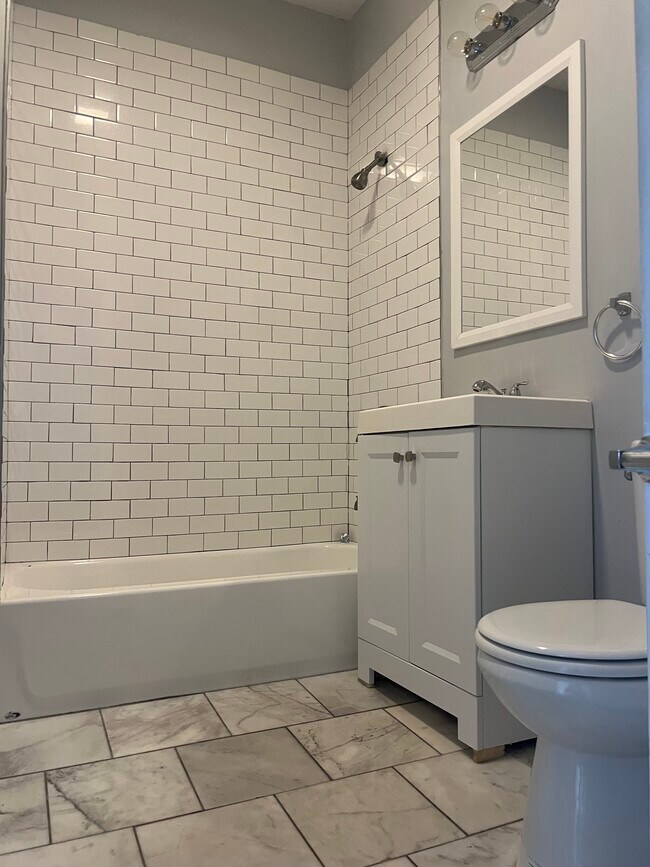 Bathroom - 3330 W Hutchinson St