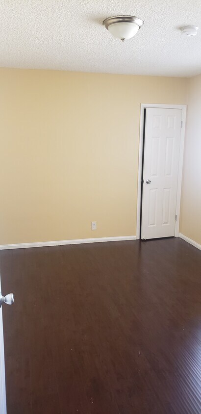 Building Photo - 8527 Cedros Ave