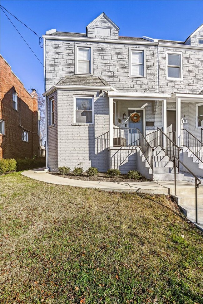 Foto del edificio - Modern 3BR/2.5BA Row Home with Parking & Private Backyard in SE DC