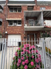 Building Photo - 726 Soundview Ave