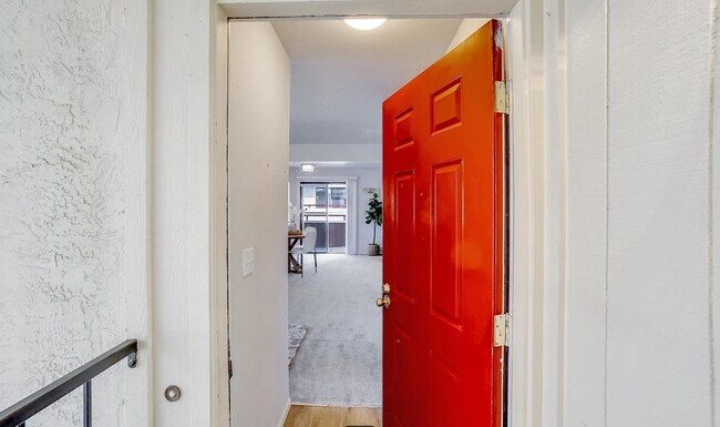 Foto del edificio - 5085 Valley Crest Dr